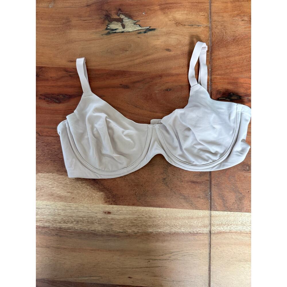 SKIMS Fits Everybody T-Shirt Bra Size 38D - Picture 2 of 4